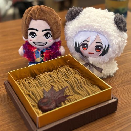 妙香園さんで買った｢茶千本｣🌰
栗とほうじ茶のクリームが滑らかで下の大福とめっちゃ合う！！
もうひとつの栗きんとんも食べたいね🍁