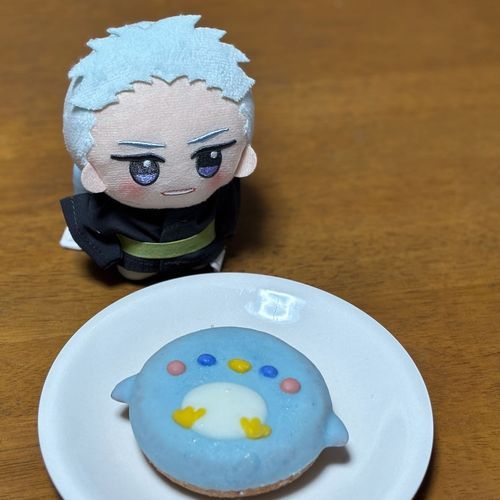 イクミママさんのドーナツ🍩✨️
パリパリのチョコレートの食感と手になってるアーモンドの味がアクセントになっていて美味しい！