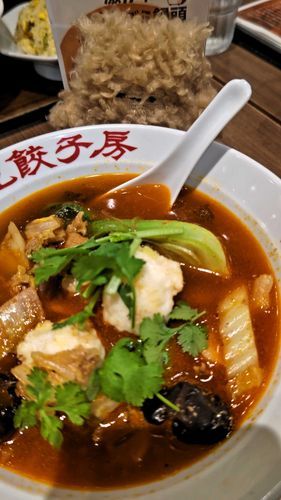 おにんげんさんが「辛いから気をつけてね」って　いってたから　ぺろって　なめてみたの。

したべろ　シビシビ　したよ🥲
ぼくは　あまあまのが　いいやぁ