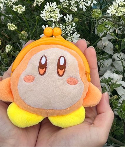 【ぬいファミリー3匹目】を紹介！
★名前
がにゃ
★名前の由来
がま口＋わにゃ(ワドルディ)
★性格
フレンドリー
★出会い
韓国のショップにいました🍊
一目惚れで即購入！
★ひとこと
オハナが綺麗がにゃ〜🌼