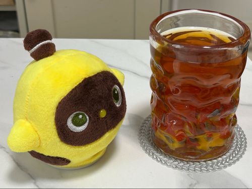 主がマンゴーアイスティーを作ってたなん！美味しそうなんね〜🥭 ばななん興味津々！
