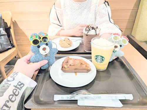 パリピサングラスを手に入れたよ！
産みの親はスタバでアップルパイを食べたみたい！温めてもらってキャラメルソースをかけると美味しいんだって！
