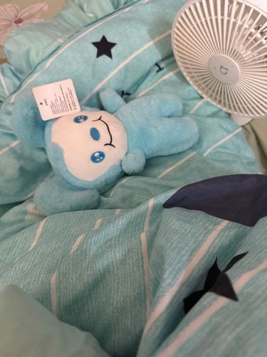 わたしはミラン。よこになってかぜにあたるのがすき。かぜがふいてさえいればそれでさいこう。ながれるくうきが、わたしをだきしめるようなはだざわりなの。