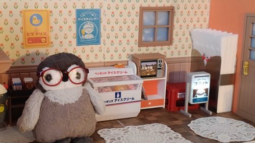 ひとまずドアとまどが ついたので家具配置 ざつすぎ な 🚪🪟