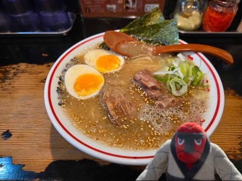 このひのおれは　スタンプで　とうじょうだ
トレーナーの　だいすきな　ラーメンやさん　からだが　よごれたら　わるいからと　おるすばん　していた
たまには　こんなのも　いいだろう