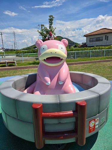 なつかしいな　ヤドンこうえんに　いったときのしゃしんだ
このひは　ほんとうにあつくて　やけどするかとおもったぞ