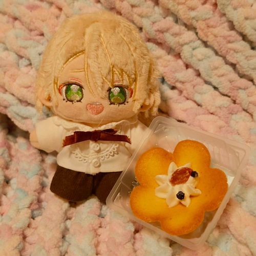 さくませんぱいからおみあげをもらったよォ
大阪名物の花ラング！
ラブ～い♡