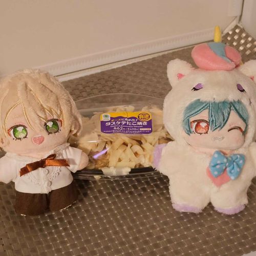 🩷｢今日はたこ焼きを食べるよォ！｣
🦜｢おいしい屋台がてんこもり～でやんす♪｣