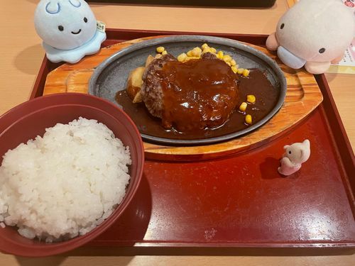 またたべてる‼️‼️‼️‼️‼️

…やせるき、ないね

かたちがねこちゃんですねぇ(*'ᴗ'*)