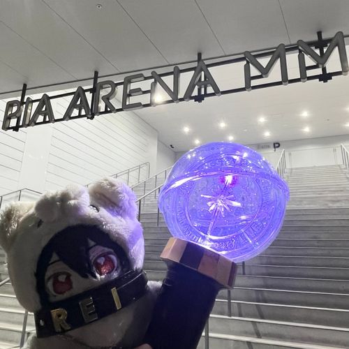 夜公演🎶
🍅昼公演、夜公演と2本ライブを楽しんできたようじゃのう✨
ペンライトも無事に入手できたみたいで良かったぞい
明日からはさらに遠出じゃよ〜