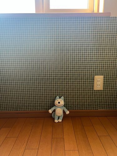 はじめてのDIY、壁紙を貼ってみたよ〜


よく見るとボロはあるけど、ねこは目が悪いからだいたいオッケーだよ〜😙