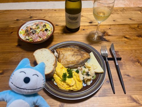 白ワイン定食だよ〜
冷やしたミュスカデとマコガレイのムニエルがとっても合うよ〜😚
