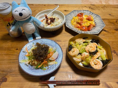 中華晩酌だよ〜
レンコンと大葉の水餃子、海老とセロリの塩炒めが特に美味しくできたよ〜✨