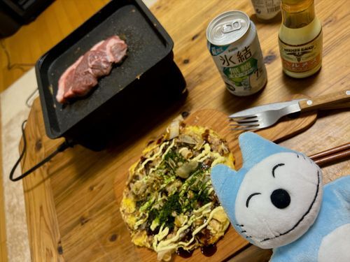 焼物の日だよ〜
シーフードお好み焼きの後は、ラムステーキを民博で買ったモンゴル塩で食べるよ〜