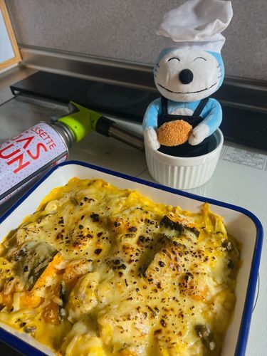 ごはんを食べた後だけどただ作りたくなって作った、かぼちゃとささみの豆乳グラタンだよ〜