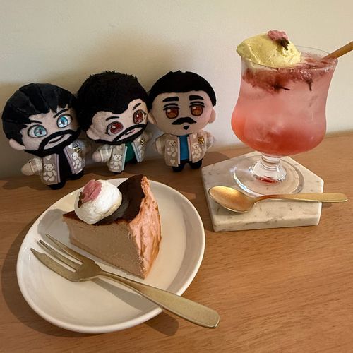 (´=෴=)「桜の季節も終わりやね」
(`∂෴∂)「でも美味しい桜スイーツが食べれて満足だよ」
ミ ò෴óﾐ「来年は東京の桜を見ながらスイーツも食べたいな」