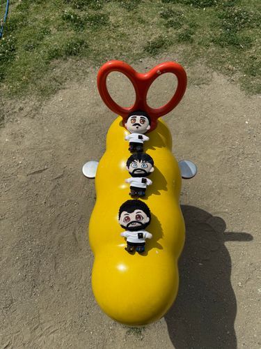 三兄弟、エビフライに乗る🍤