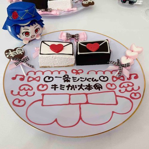 はっぴーばれんたいん

❤️みなさんこんにちは！ダイスキリフレインもちです！主さんとカフェに行ってきました！
バレンタイン限定のプレートとても素敵でした！
