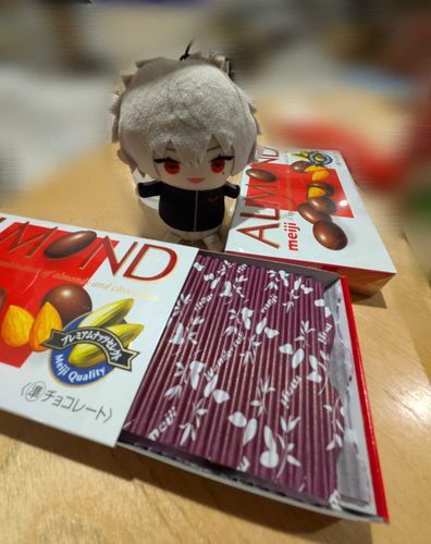 こっそりチョコを狙ってそうな人が…