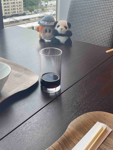 わにゃさんが コーヒーをねらってました