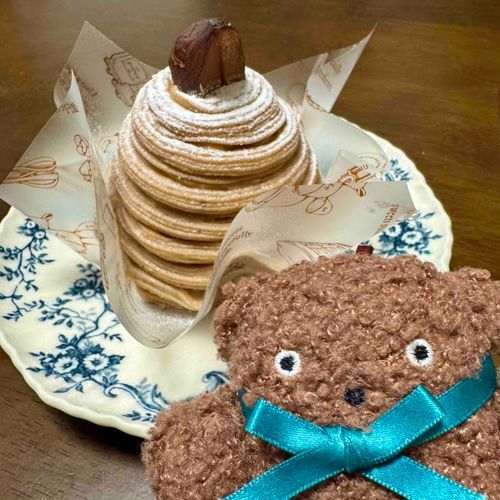 もこ太だよ.

ひさしぶりにモンブランたべたんだ.おとなあじで おいしかったよ.
キミは どんなケーキがすき？