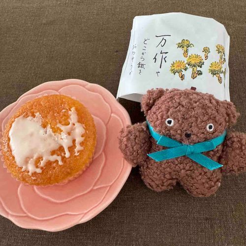 ろっかてい の「まんさく」
3がつまつ までの げんていひん.
レモンのパウンドケーキだよ.ろっかていは なにたべてもおいしくて だいすきなおかしやさん.