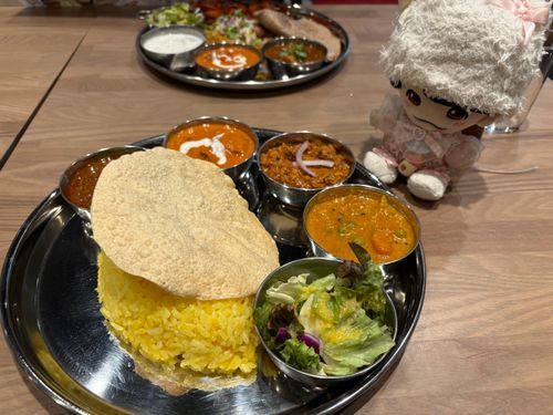 栄に本日グランドオープンしたハエラに行きカレー🍛食べてきた