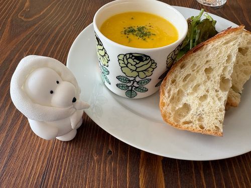 おいしいパンとスープとサラダ！
