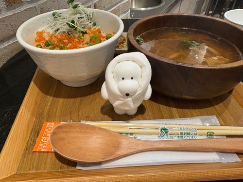 この前たべたおいしいごはん！
けんちん汁にはきのこがたくさん入ってたよ！