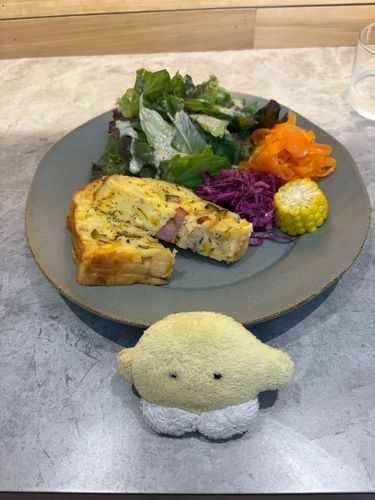 おひさしぶり！おしゃれなカフェでおかずパウンドケーキ？をたべたよ！おいしかったー！