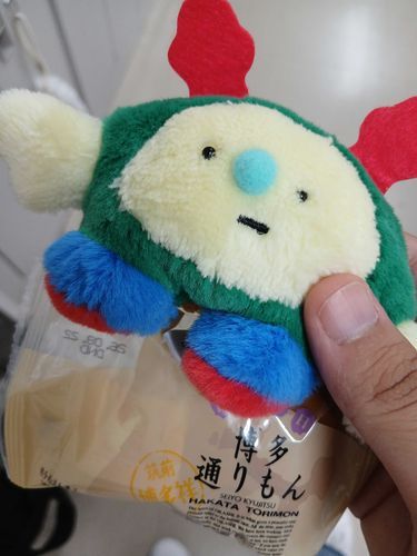通りもん貰って嬉しそうな、なぞのモジャ
