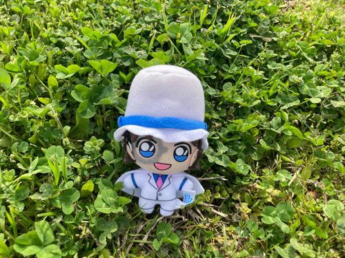 　この　三つ葉　の　クローバー　は　頂戴　致しました　　
　　　　　　怪盗キッド　　