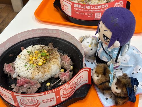 🎸「きょう、ぺっぱーらんちで、びーふぺっぱーらいすを、ひとつたのむと、もうひとつむりょう！なんだって✨」
🦉「1時間近く並びましたね。凄く疲れました。」
🐤「いいにおいがして、よだれがとまらない！のです🤤」
🐦「…………これすき。」