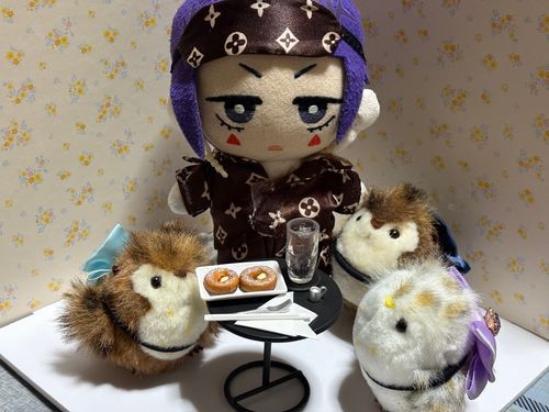 🎸「こっちもとてもおいしそう！」
🦉「食べたくなる位、リアルですね。…ステラ？近すぎますよ？」
🐤「…………ジュルリ🤤」
🐦「……………お腹すいた。」