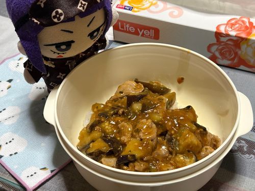 🎸「ぬしのはたらいてるしょくばで、なすもらったよ🍆
ぬしのおかあさんが、まーぼーなすつくってくれたんだけど、かなりおいしくて、ろっく!だったよ✨
また、たべたいなぁ…🤤」