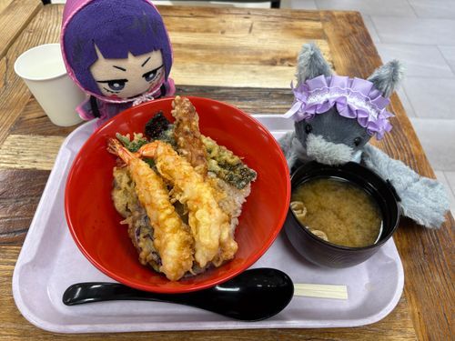🎸「ぬしの、しごとおわりにてんどん！たべたよ✨あいかわらず、さくさくでろっく！だね🤤」
🦇「天ぷらも美味しいけど、味噌汁も温かくて美味しいから、シルビアは味噌汁がお気に入りかも〜🩶」