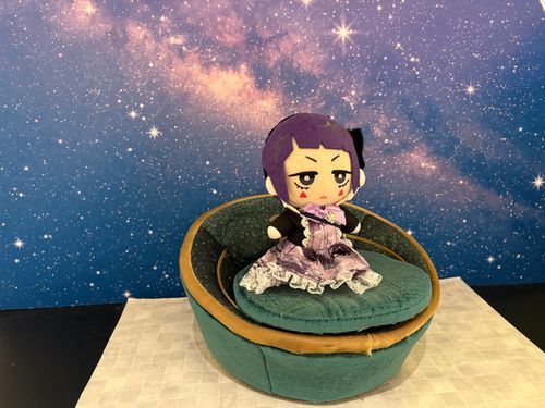 🎸「ぬいどりすぺーすあったから、とってもらったよ✨
このいす、すわりごこちよくてろっく！だったし、はいけいもきれいでげんそうてき！だよね😆」