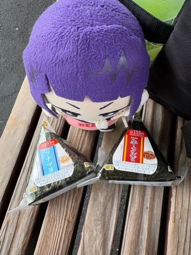 🎸「こんびにのおにぎり！ひさびさにたべたよ🍙
ぎゅうかるび、どんなあじかきになってかったけど、ぴりから！でさいこうだね✨」