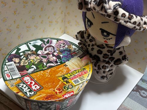 🎸「どんべえのぱっけーじ、ウチがうつってるうえに、なかよくならんでてすごいろっく！じゃん！😆」
