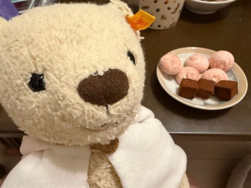 みんなにないしょでちょっとだけすいーつ♡♡