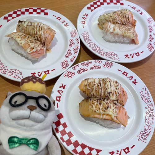 スシローに行ってきましたヨォ〜！
炙りサーモンチーズは大好物ですゥ〜！