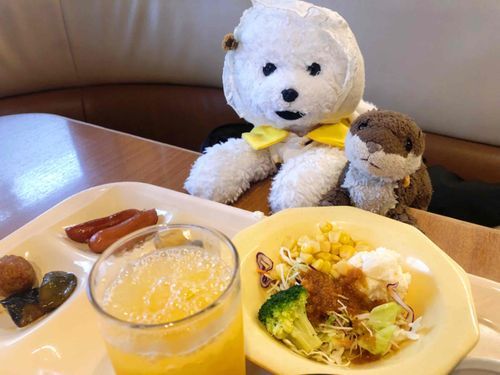今日は朝からお母さんとお父さんとココスの朝食バイキングに行ってきました！ワッフルを焼いたりして楽しかったです！