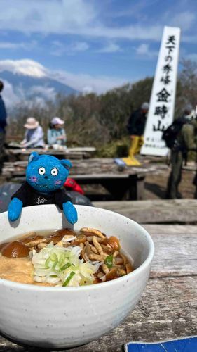 きんときうどん！山の上で　たべられる　ぜいたく！
つぎは　かきあげを　とっぴんぐで　もっていこうかな