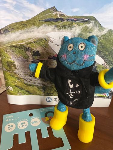 やった！ついに　じりつ！
せりあの　かさキャップを　はいてみたっ！
ちょんぎったら　とざんぐつに　みえそうで　みえないっ