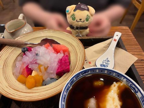 豪華なヨーグルトだよ
ヨーグルトかける前に撮っちゃったのは𝑴‪𝑰𝑺𝑺‬───