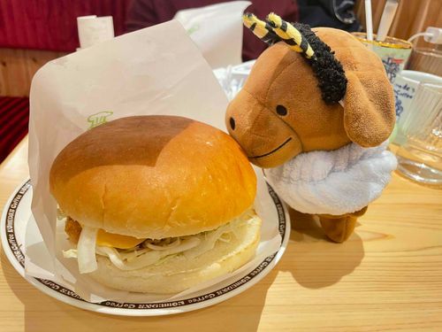 もぐもぐ