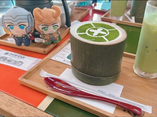 パフェおっきいね！身長より高いね！