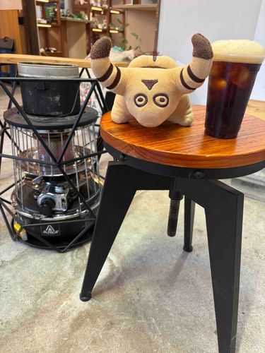 ながのは おきなわより さむいね🌲❄️
ストーブの よこで カフェタイム☕️☀️🐮