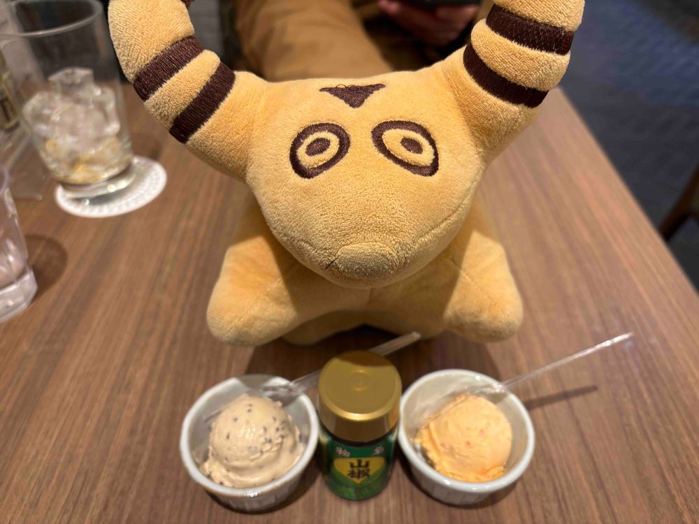 ながのの ゆうめいな おみせ🌶️🐮
スパイスカレーと みそ味のアイスを たべました🍛🔥