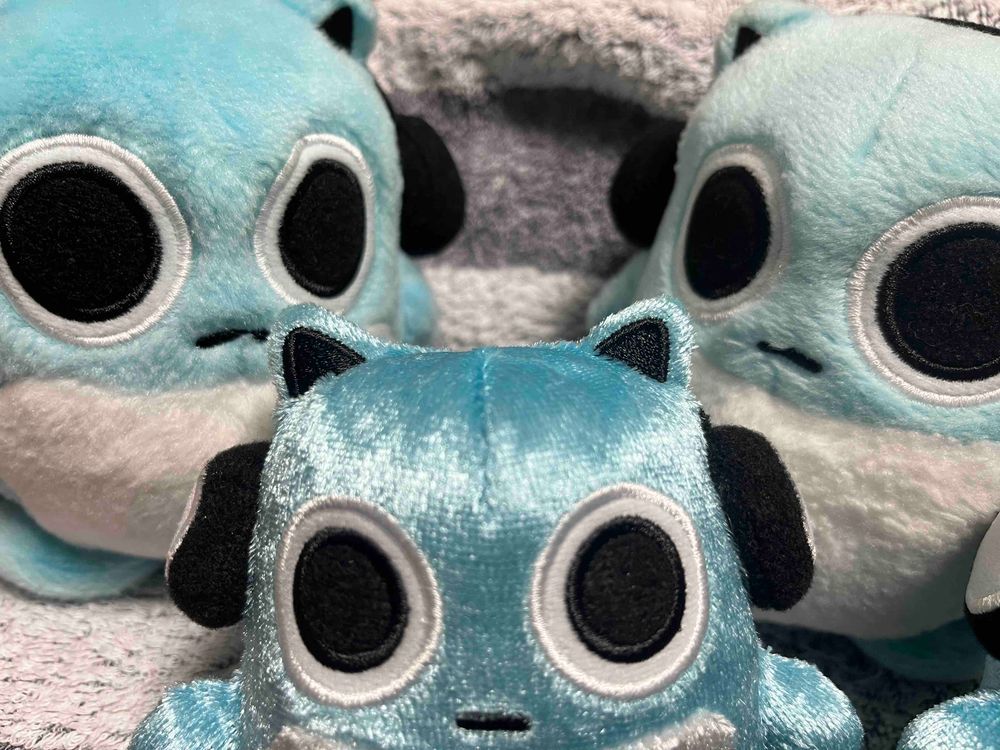 ぼくのあたらしいきょうだいがおうちにきたよ🐹🩵
ベロアっていうきじでできてるみたいでキラキラサラサラだよ✨